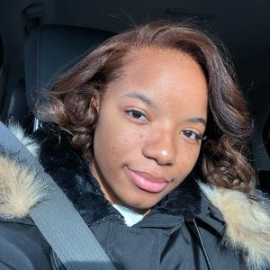 Meet your Posher, Kayla